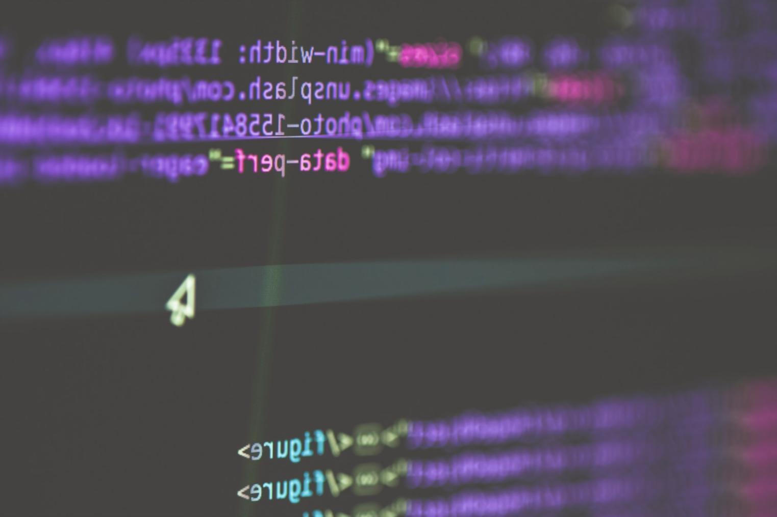 Ambiente di lavoro del team Ethnime specializzato nell'ottimizzazione delle prestazioni delle applicazioni mobile